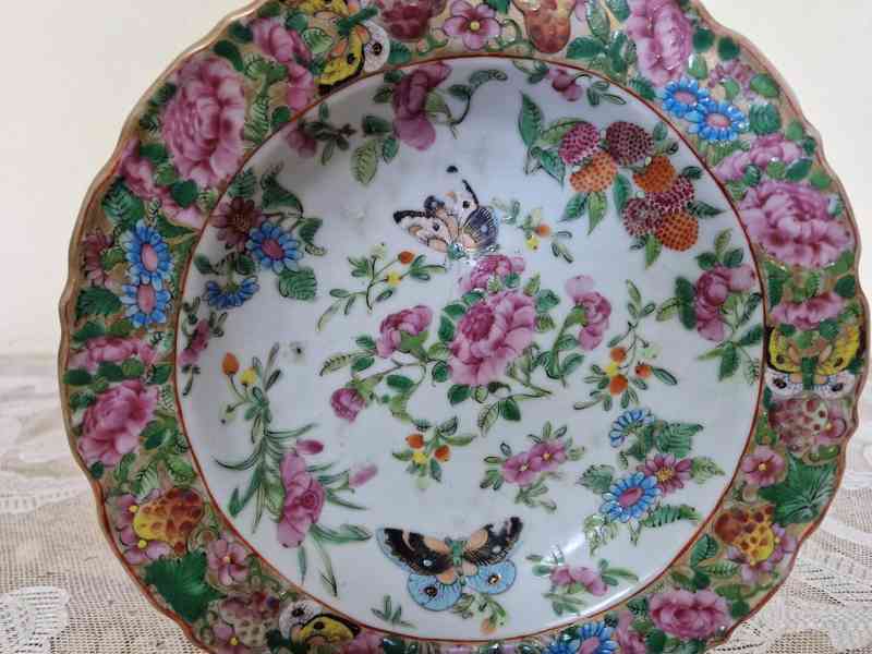Krásný velmi starý bohatě malovaný Talíř s motýly Čína - foto 3