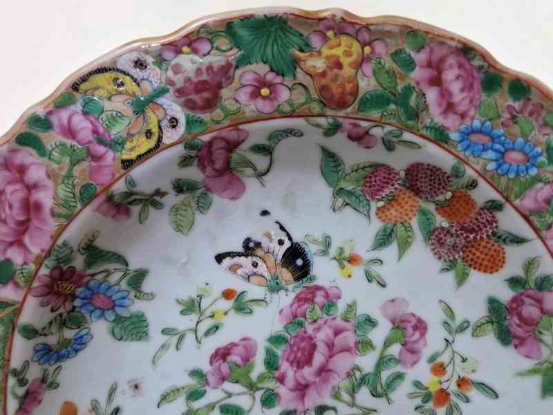 Krásný velmi starý bohatě malovaný Talíř s motýly Čína - foto 4