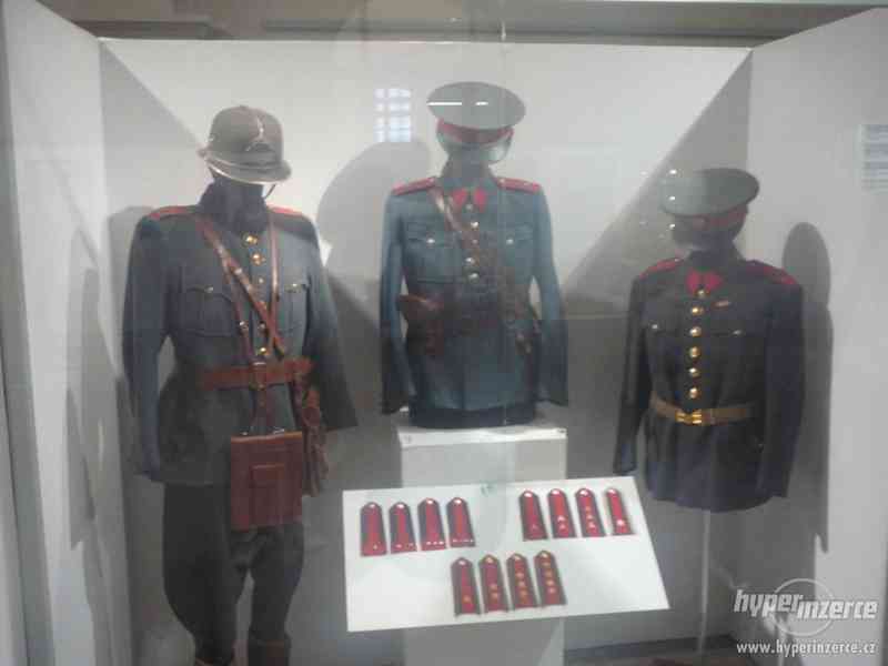 koupím četnické a policejní helmy, čepice i uniformy - foto 3