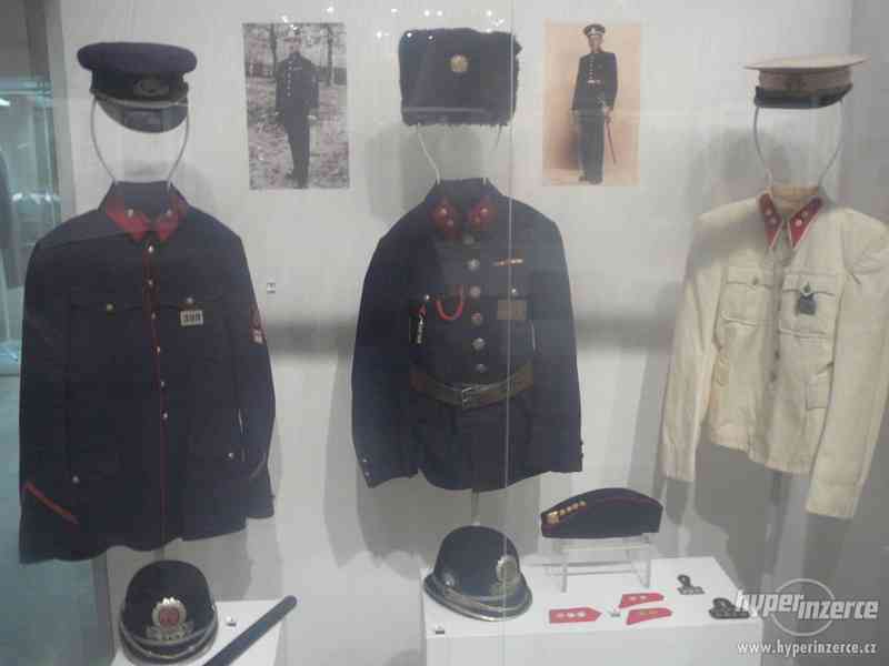 koupím četnické a policejní helmy, čepice i uniformy - foto 4