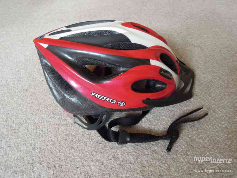 Cyklistická ochranná helma - foto 1