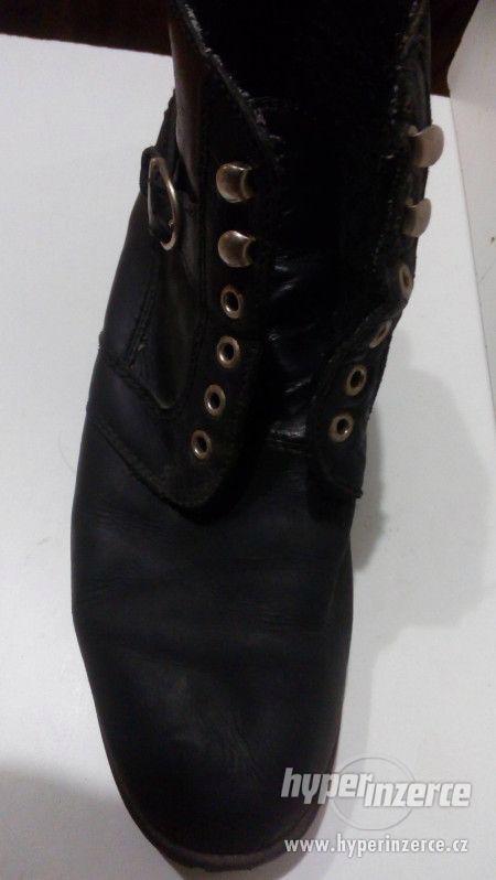 Elegantní černé kotníkové boty - foto 4