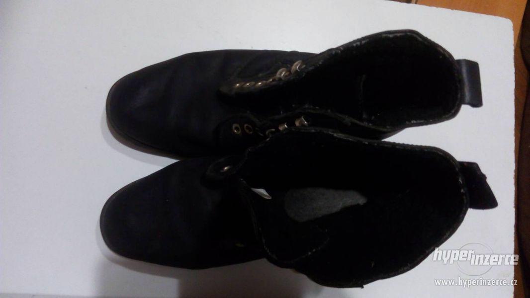 Elegantní černé kotníkové boty - foto 6