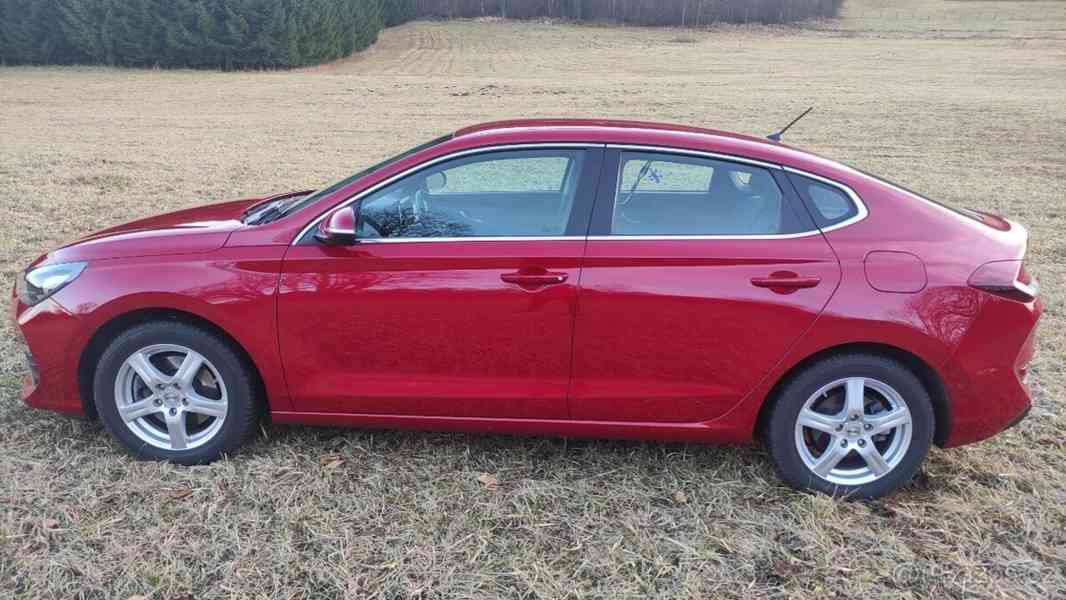 Hyundai i30 1,0   fastback - foto 1