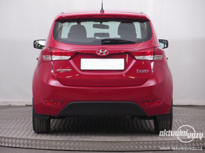 Hyundai ix20 1.6, benzín, r.v. 2015 - foto 12