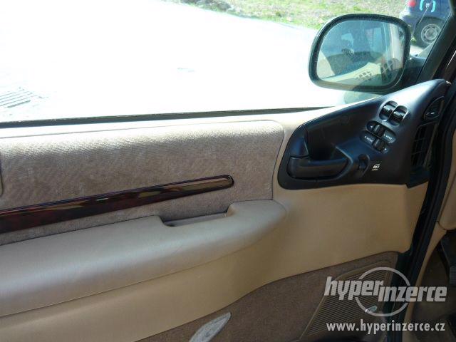 Chrysler Voyager 3,8 LX 4x4 AWD 2000 TOP STAV - foto 12
