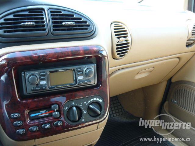 Chrysler Voyager 3,8 LX 4x4 AWD 2000 TOP STAV - foto 14