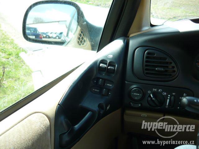 Chrysler Voyager 3,8 LX 4x4 AWD 2000 TOP STAV - foto 16