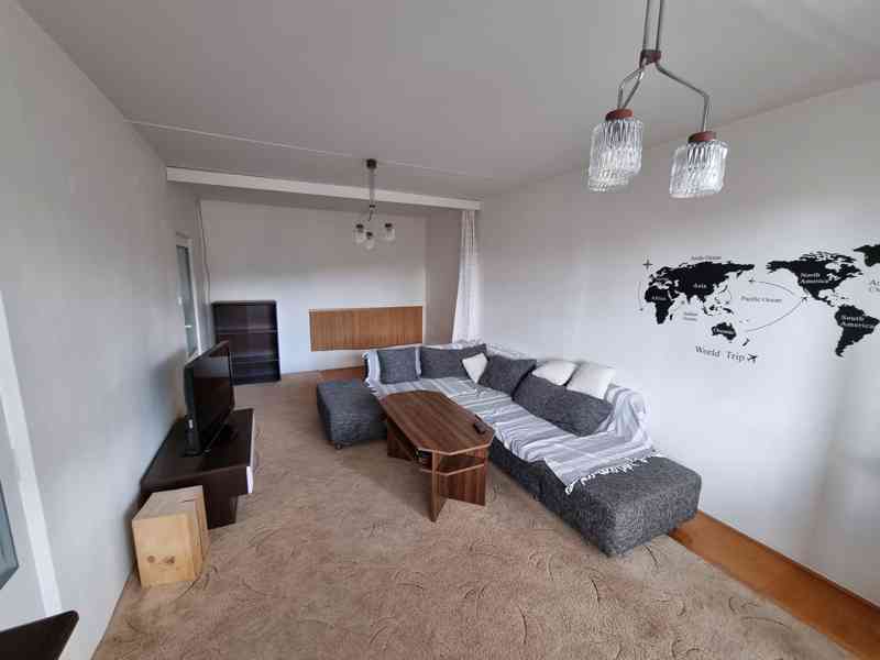 Pronájem bytu 1+1 ve Vsetíně, 46m2 + 6m2 dvě zasklené lodžie - foto 1