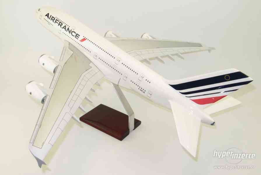 Velký model dopravního letadla Airbus A380 air france - foto 2