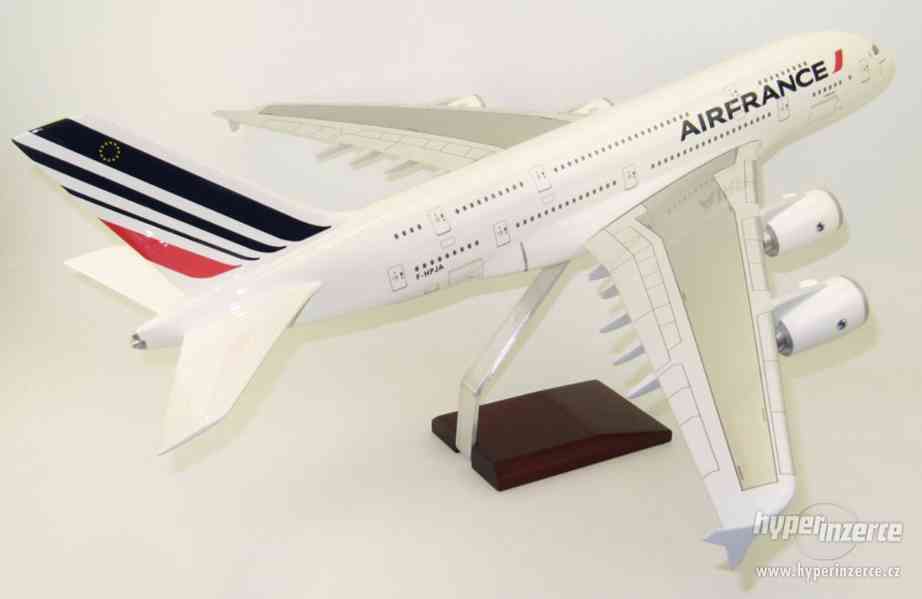 Velký model dopravního letadla Airbus A380 air france - foto 3