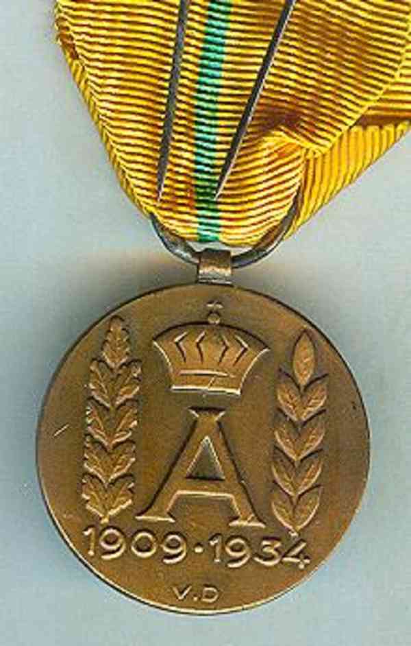 Zahraniční vyznamenání a odznaky  - foto 4