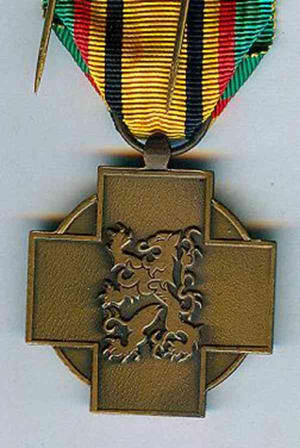 Zahraniční vyznamenání a odznaky  - foto 8