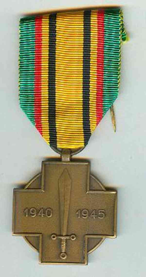 Zahraniční vyznamenání a odznaky  - foto 7
