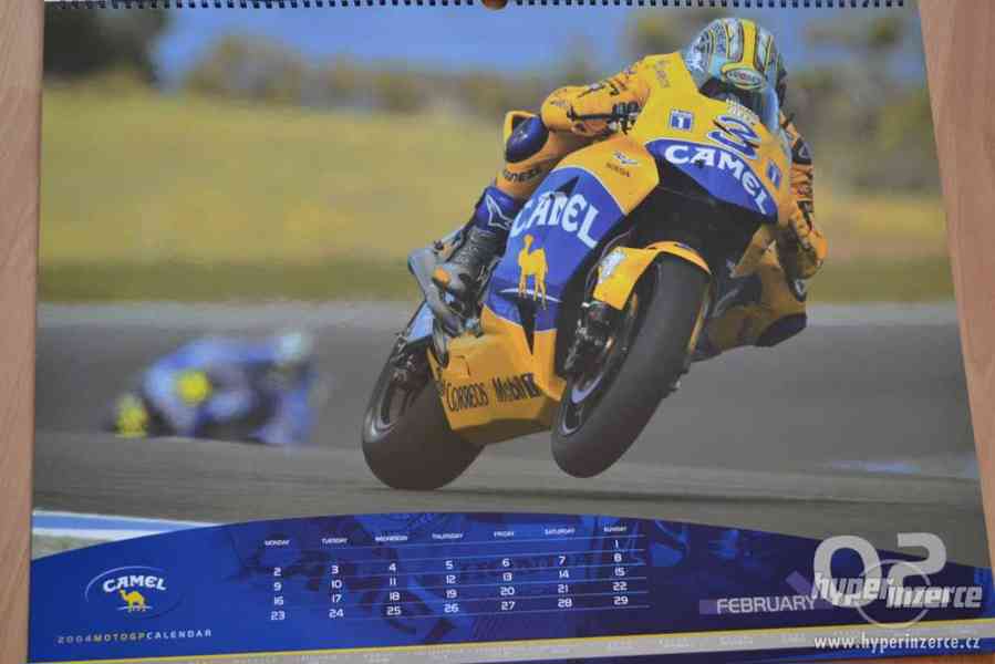 Podeps. plakaty Rossi, Biaggi, Pešek, Bayliss + kalendáře GP - foto 11