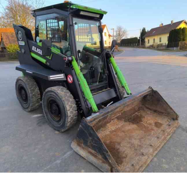 zánovní! 5t ele smykový nakladač Kovaco Elise 900 +vidle - foto 8