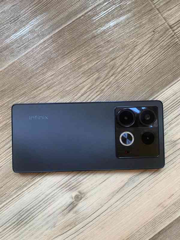 Infinix Note 40 8 GB / 256 GB - černý - foto 3