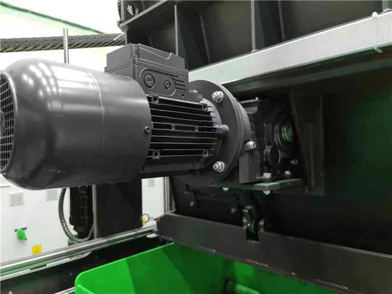 Stacionární vibrolis na betonové tvárnice SUMAB R-1500  - foto 3