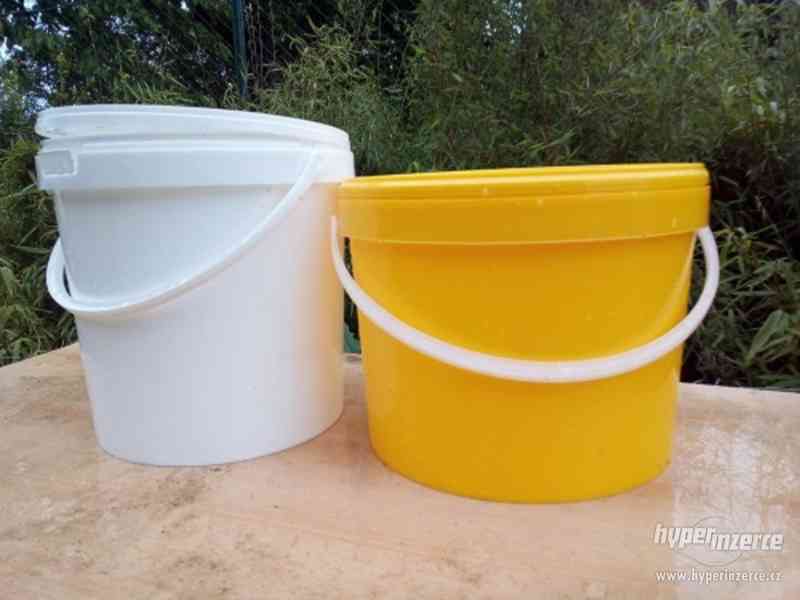 Plastové kbelíky, soudky, barely s víkem - foto 2