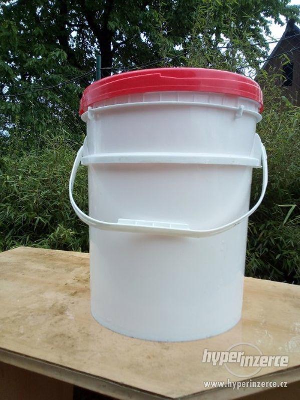 Plastové kbelíky, soudky, barely s víkem - foto 3