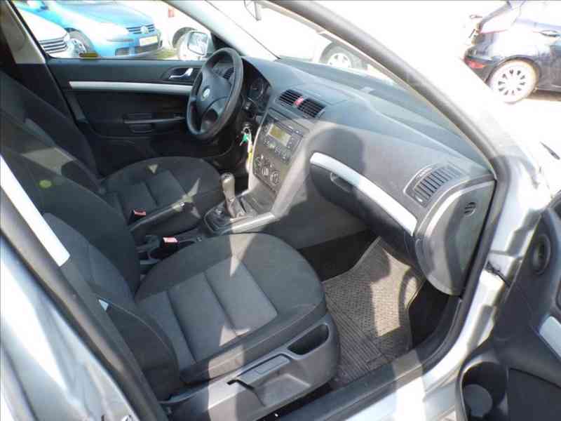 Škoda Octavia 1,8 TSI SERVISNÍ KNIHA - foto 12