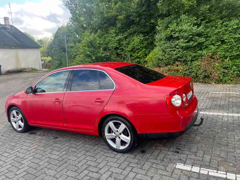 Volkswagen Jetta 2.0 TDI, r. 2006 - foto 5
