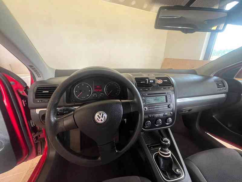 Volkswagen Jetta 2.0 TDI, r. 2006 - foto 12