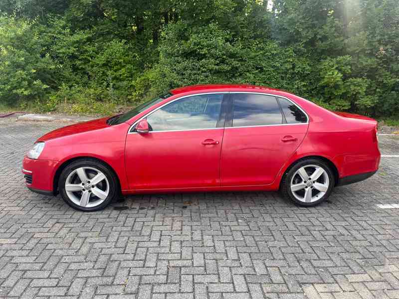 Volkswagen Jetta 2.0 TDI, r. 2006 - foto 7