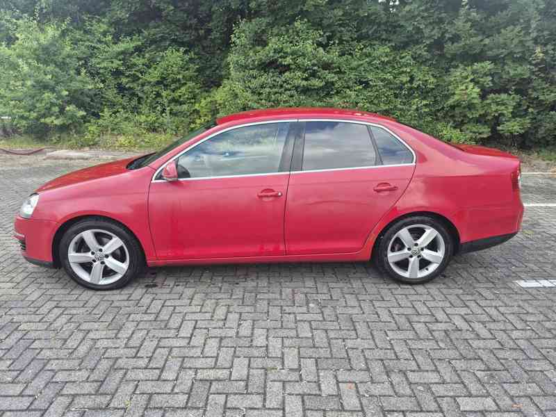 Volkswagen Jetta 2.0 TDI, r. 2006 - foto 9