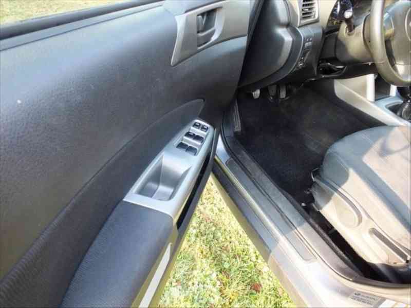 Subaru Forester 2,0   SHD - foto 9