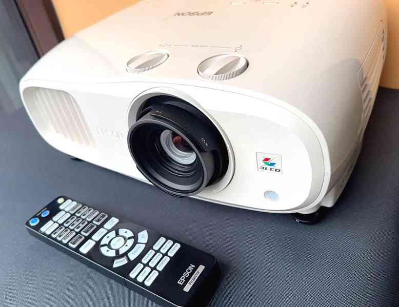 Projektor Epson EH-TW7000 Domácí kino 3D, 4K PROUHD - foto 2
