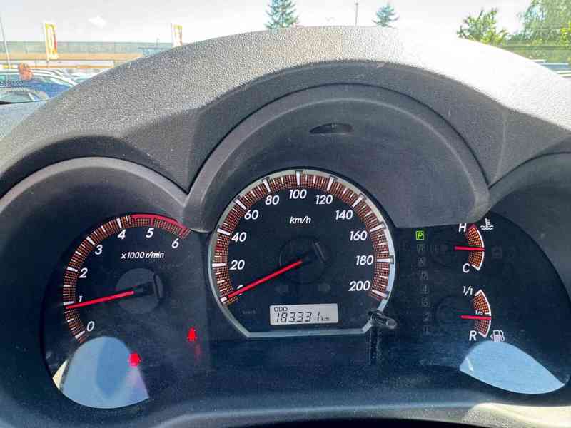 Toyota Hilux3,0 D4D Executive Aut. 126kw - foto 8