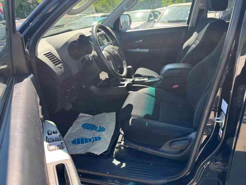 Toyota Hilux3,0 D4D Executive Aut. 126kw - foto 12