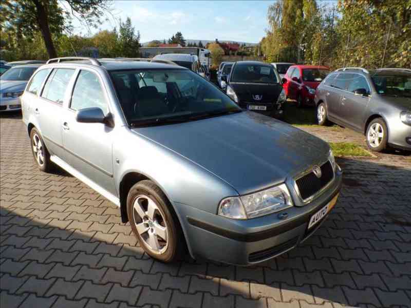 Škoda Octavia 1,8 T XENONY,TAŽNÉ ZAŘÍZENÍ - foto 1