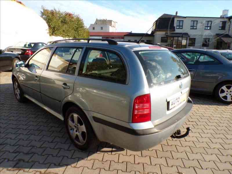 Škoda Octavia 1,8 T XENONY,TAŽNÉ ZAŘÍZENÍ - foto 3