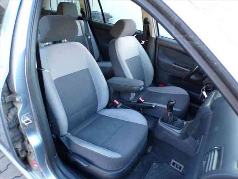 Škoda Octavia 1,8 T XENONY,TAŽNÉ ZAŘÍZENÍ - foto 12