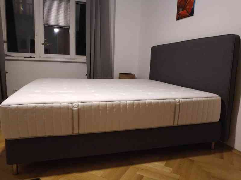 Velka skoro nova postel IKEA - foto 4