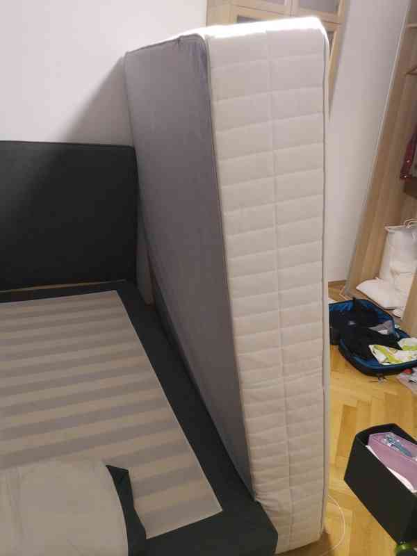 Velka skoro nova postel IKEA - foto 5