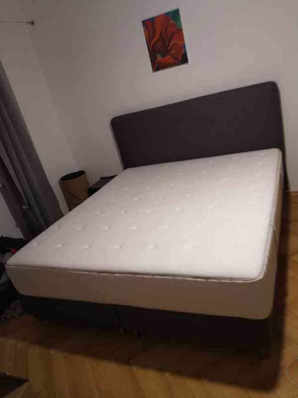 Velka skoro nova postel IKEA - foto 1