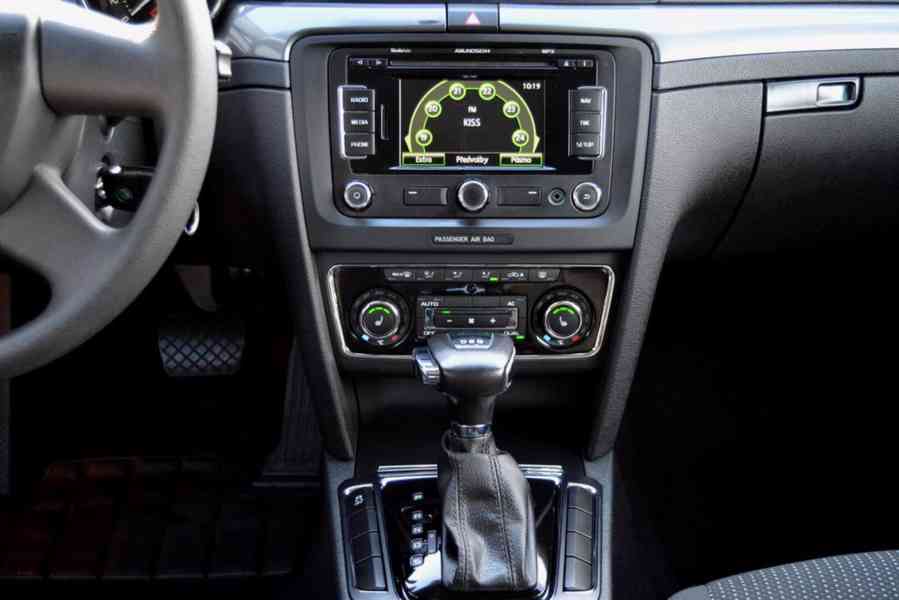 Škoda Superb 2.0 TDI 103kW DSG Active Navi kombi - foto 9