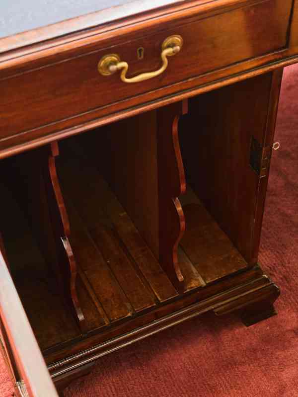 Velký anglický psací stůl. Oboustranný - foto 15