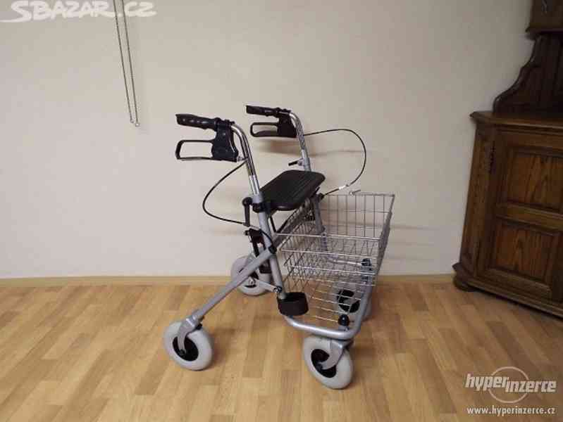 invalidní vozík, chodítko čtyřkolové pro seniory - foto 1