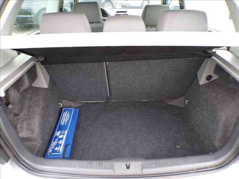 Volkswagen Polo 1,2 12V KLIMA - foto 9