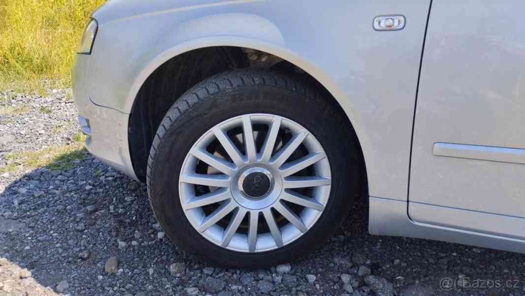 Audi A4 2,0 B7 - foto 6