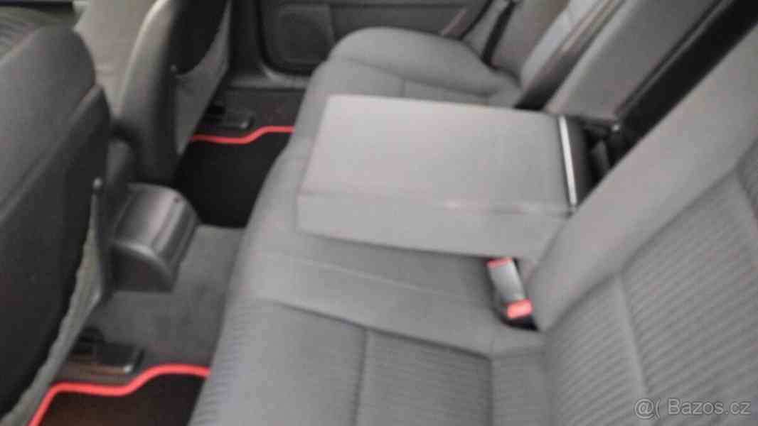 Audi A4 2,0 B7 - foto 14