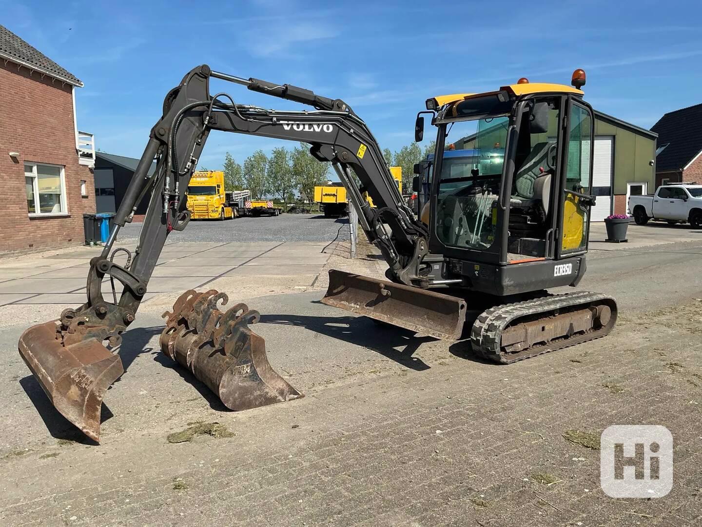 Rýpadlo Volvo ECR35D - foto 1
