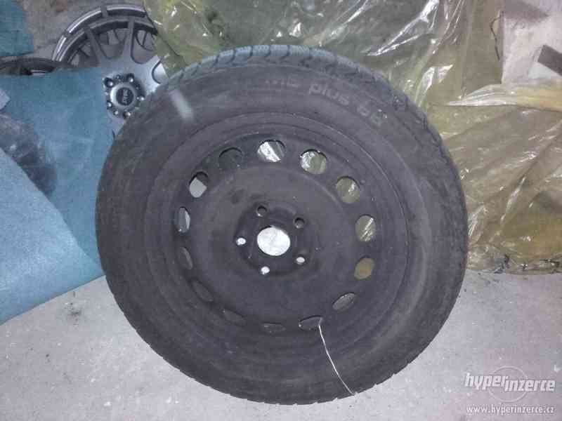 Prodám sadu zimních pneu s plechvými disky - foto 2