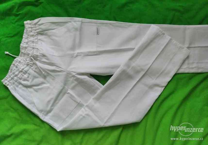 Nové bílé kalhoty s kapsami vel. 38 (M - L)   - foto 2