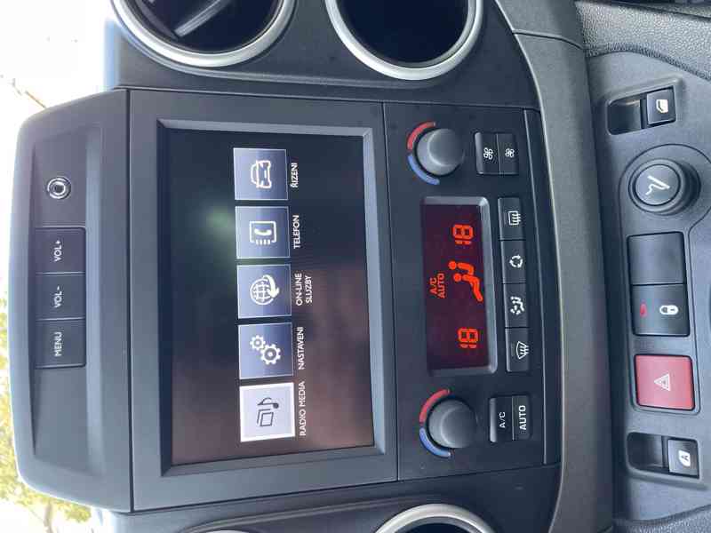 Peugeot Partner: rampa pro vozíčkáře - foto 11
