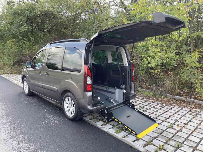 Peugeot Partner: rampa pro vozíčkáře - foto 3